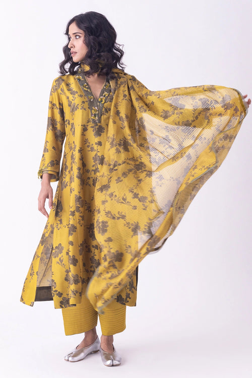 Nikhar Dupatta
