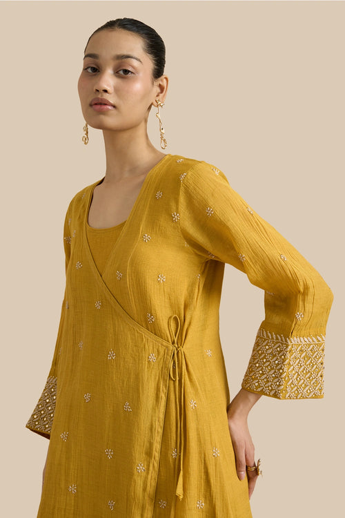 Angrakha Set Crafted With Chikankari Threadwork With Mukash