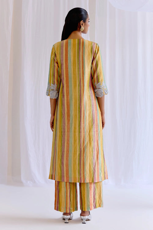 Satranga Gul Kurta Set With Naaz Odhni