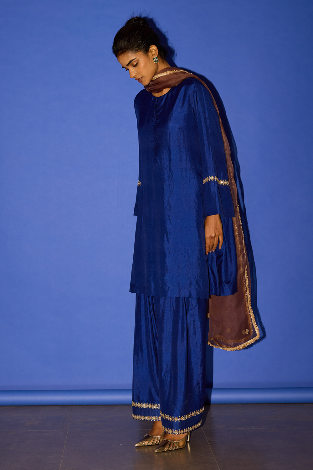 Zardosi Motif Kurta Set with Organza Dupatta