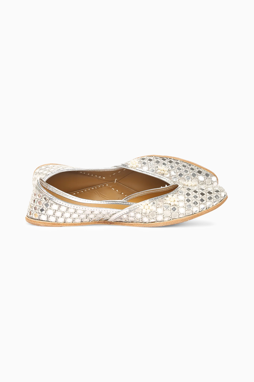 Snow White Juttis