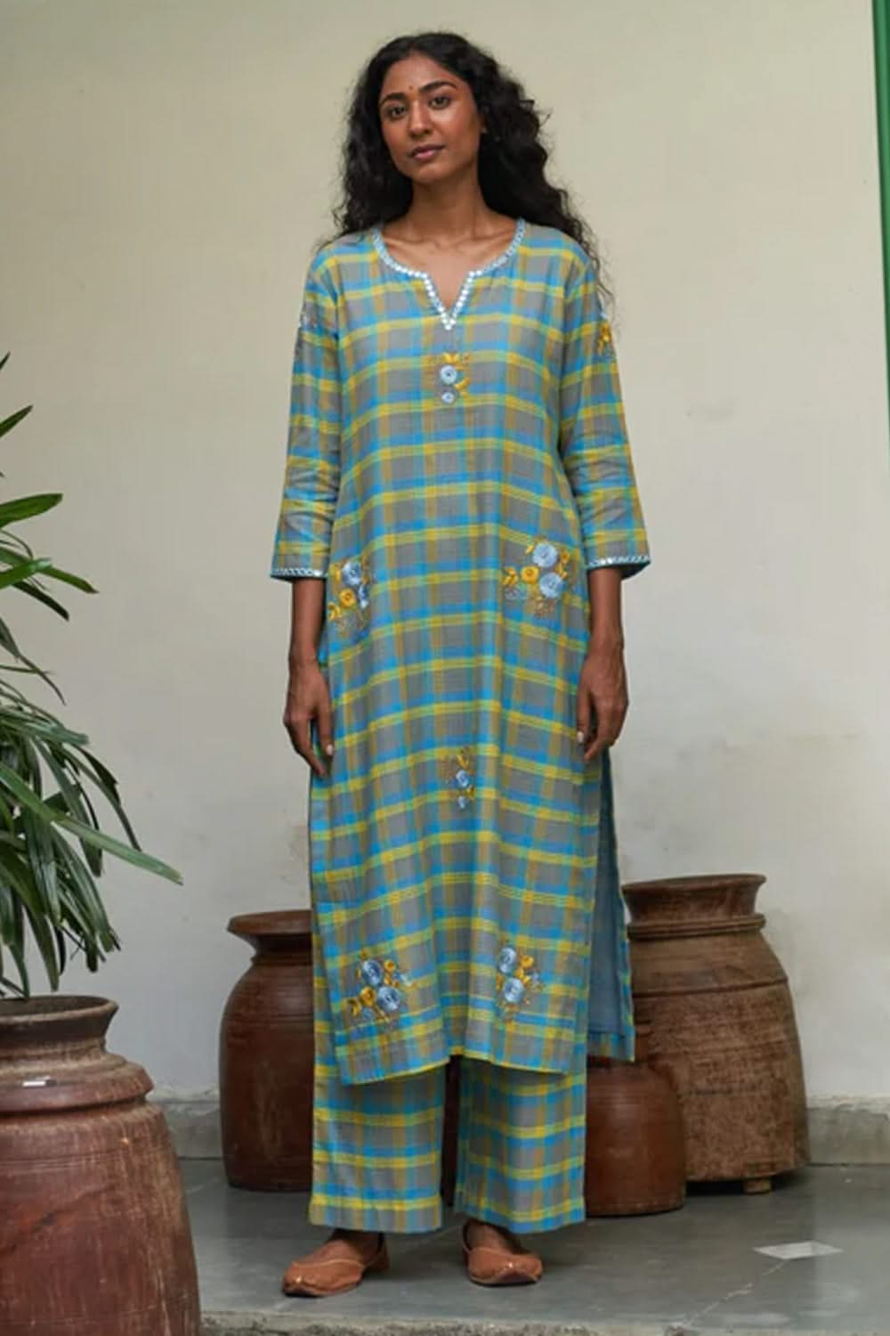 Neela Sitara Phool Kurta Set