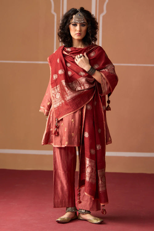Charu Kurta with Malaika Pant and Yash Dupatta