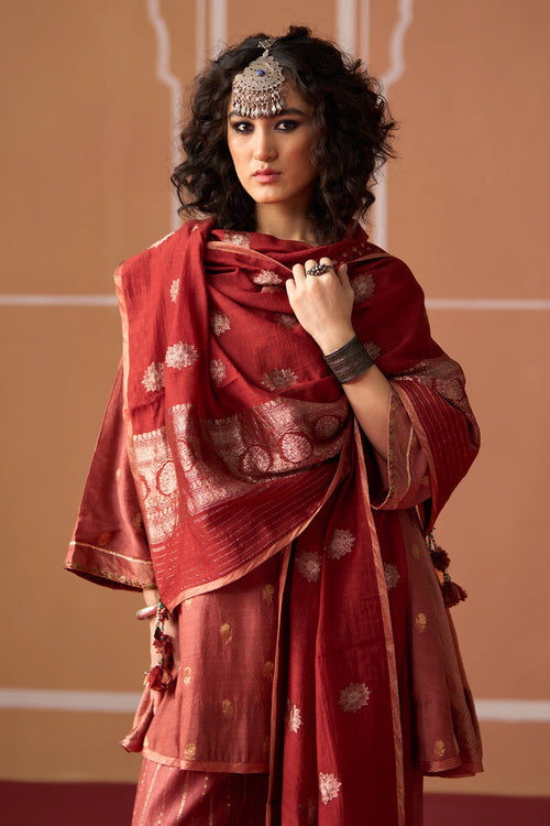 Charu Kurta with Malaika Pant and Yash Dupatta