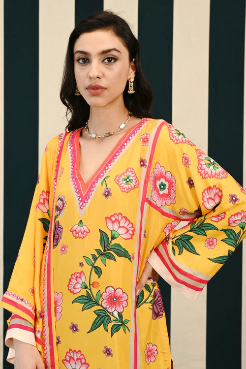 Gulmohar Jhumkikurta Set with Stole
