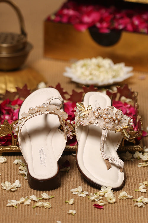 Noorza White Kholapuri