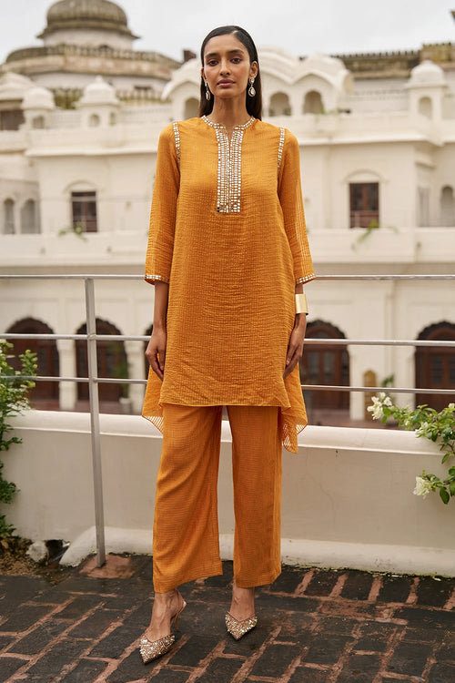 Mirror Tissue Uneven Hem Top