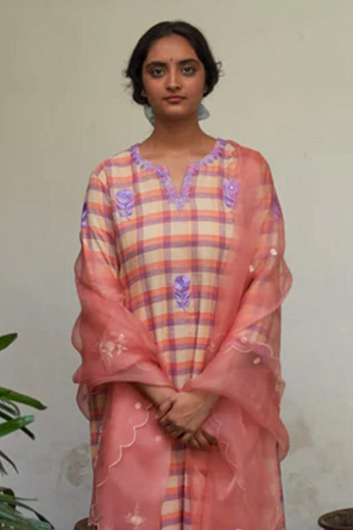 Gulabi Champai Phool Kurta Set