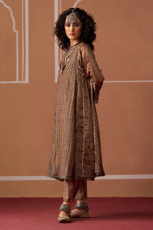 Kamya Kurta