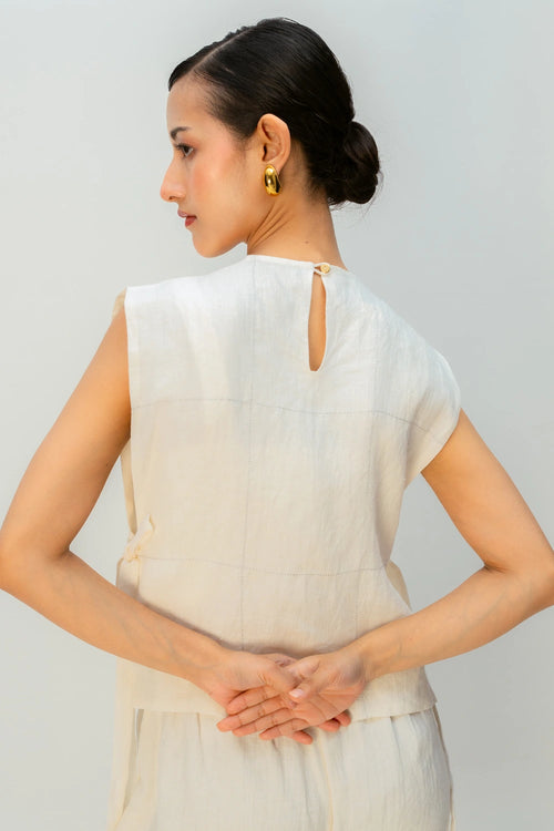 Honey Lantern Bib