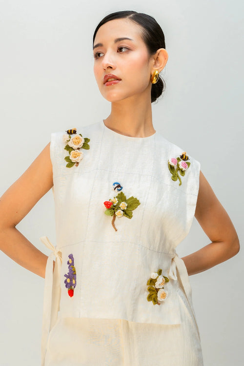 Honey Lantern Bib