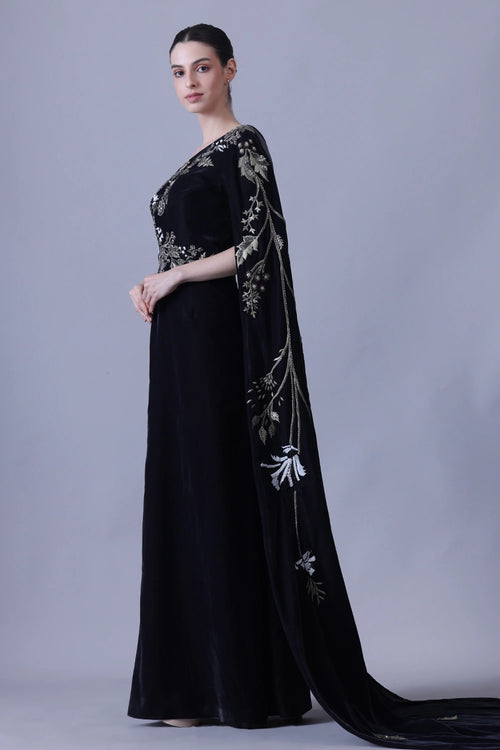 Elegant Black Gown Featuring A One-Shoulder Bodice
