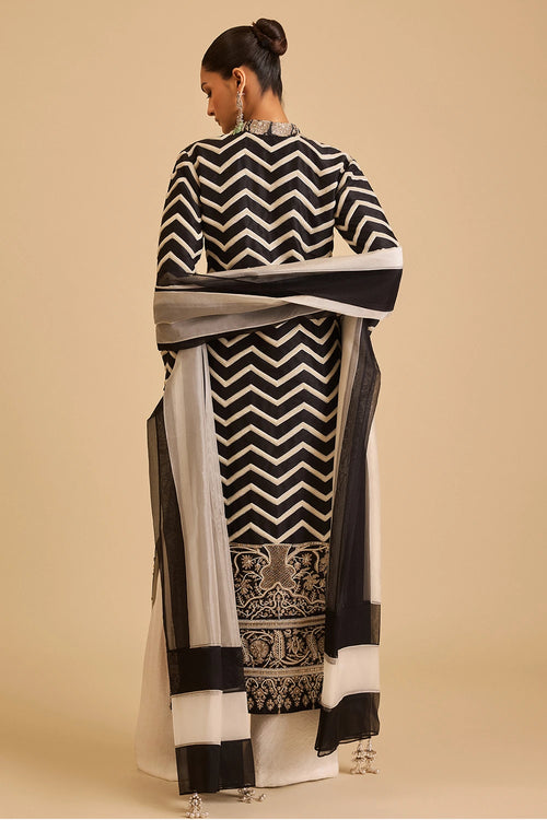 Miraas Taj Mahal Kurta Set