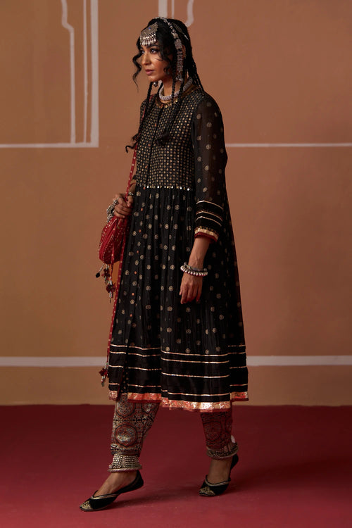 Meenal Kurta