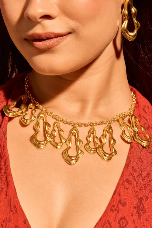 Fluid Curve Necklace