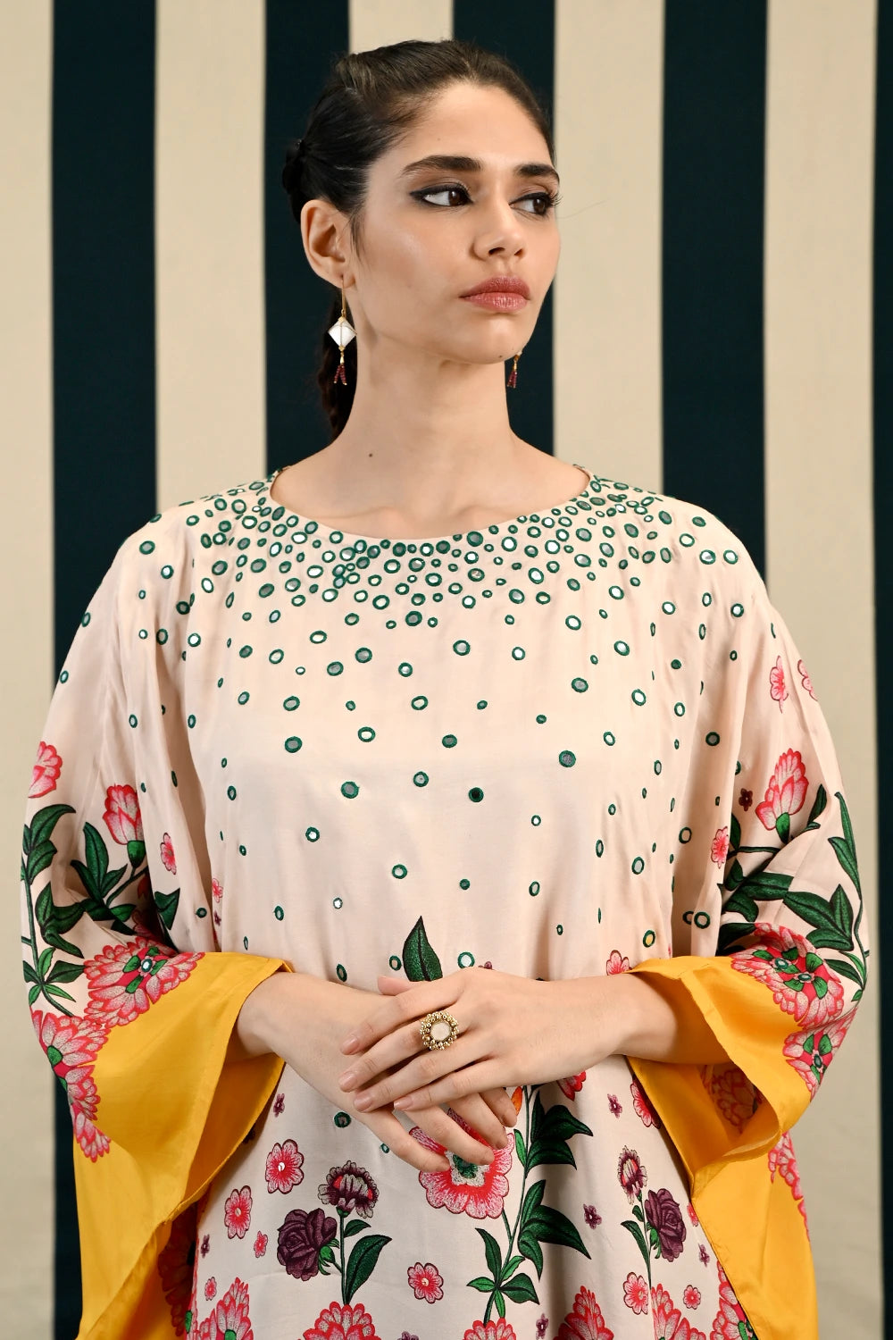 Gulmohar Moksha Round Cape Set