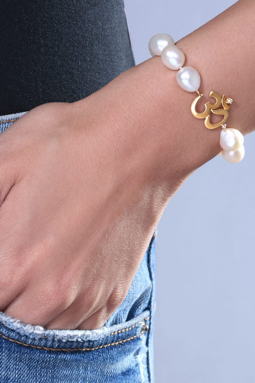 OM Single Diamond Pearl 14KT Gold Bracelet
