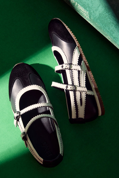 Bubble Black and White Flats