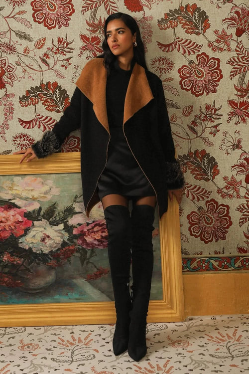 Reversible Black And Tan Classic Cape