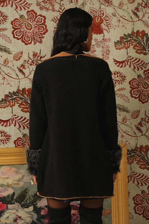 Reversible Black And Tan Classic Cape