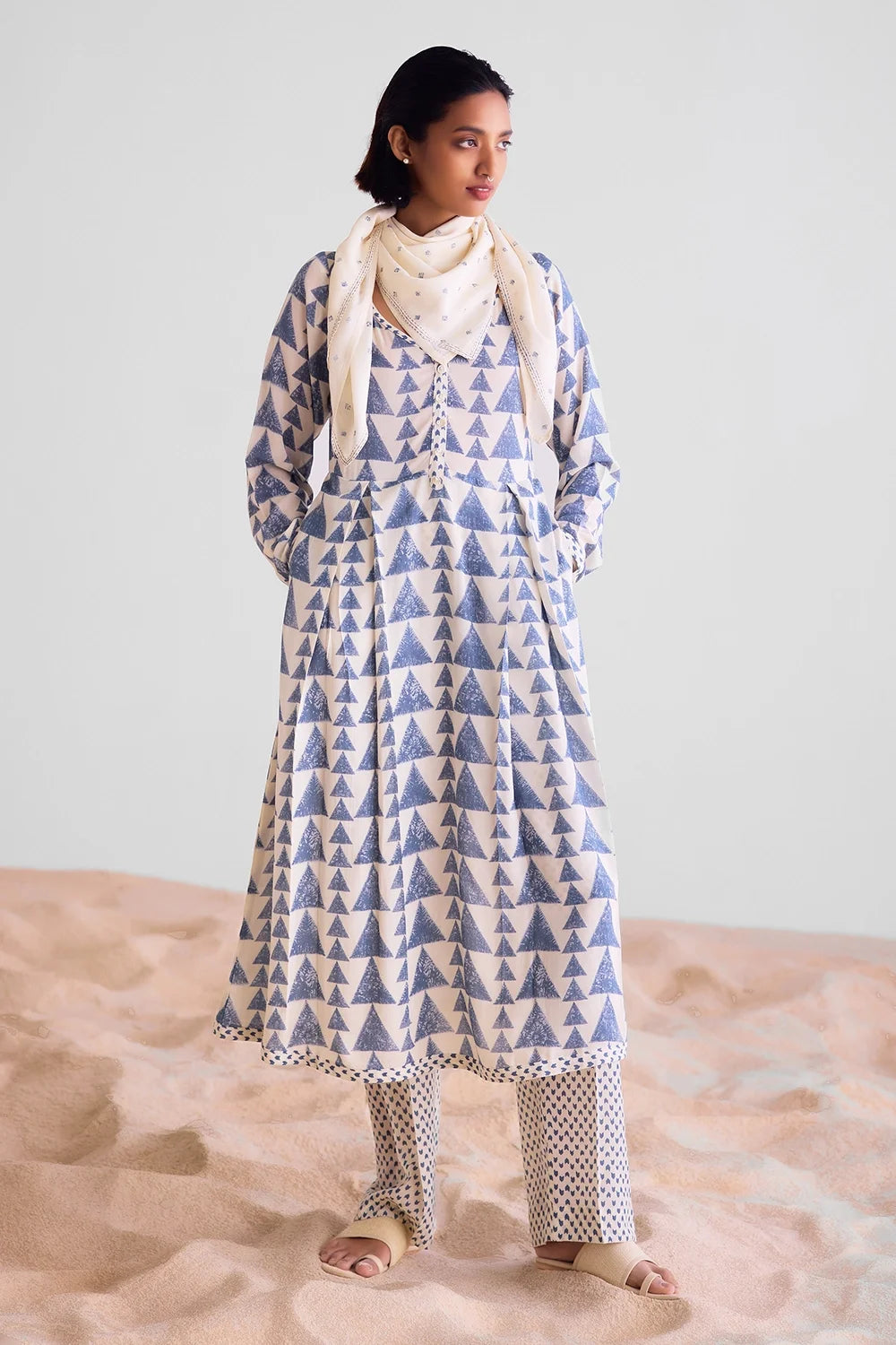 Off White Kurta Set With Scarf