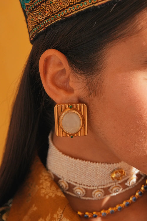 Ribbed Moonstone Earring