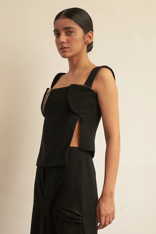 Black Contour 3D Slit Top