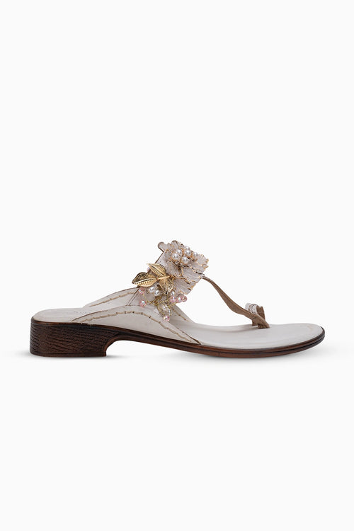 Noorza White Kholapuri