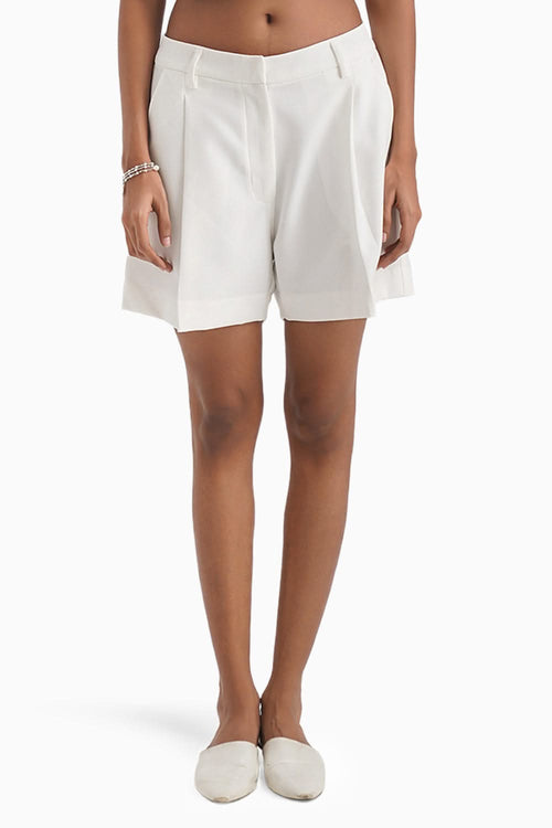 Tabloide Pleated White Crepe Shorts