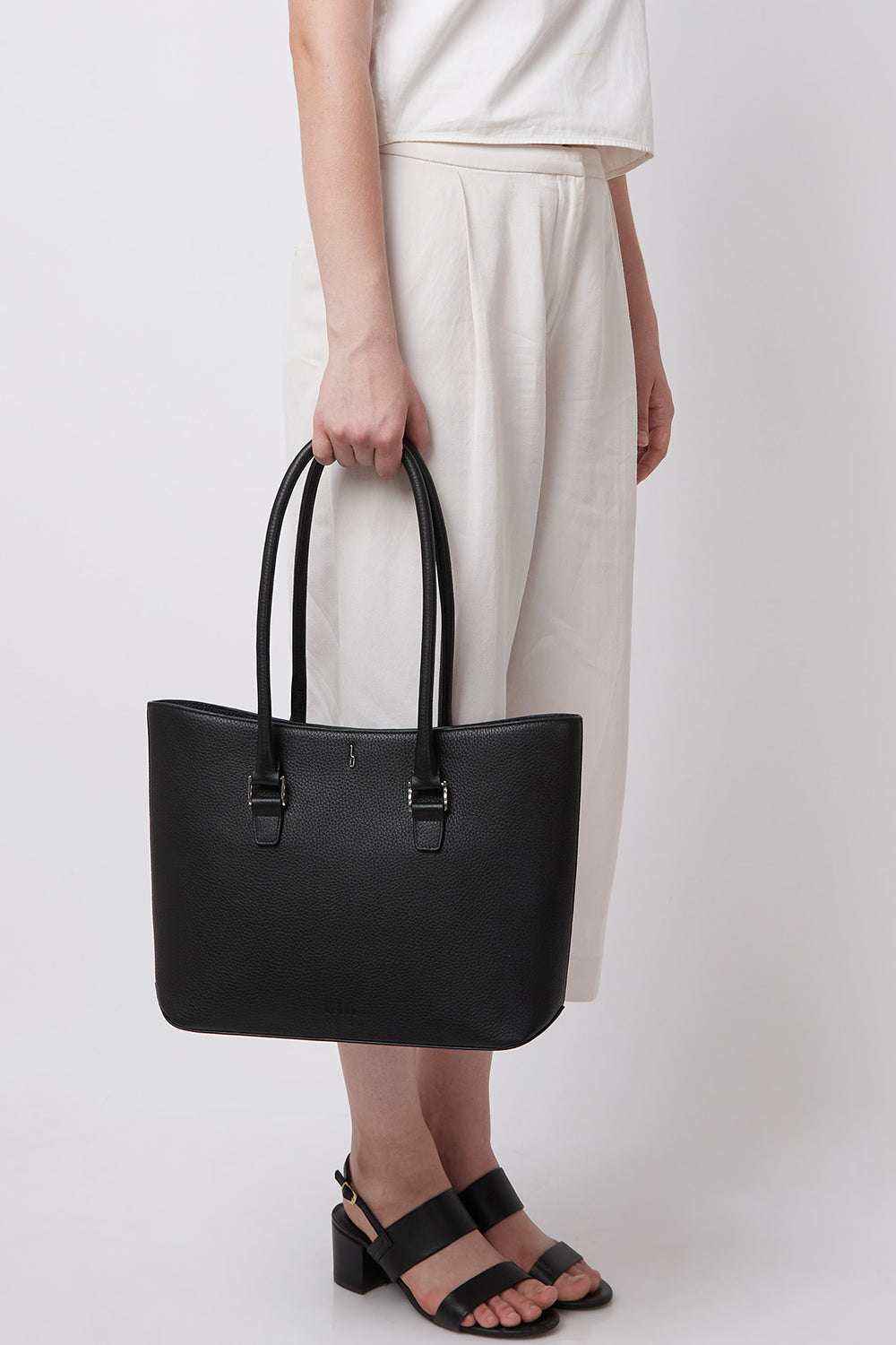 Elizabeth Pebble Black Tote Bag