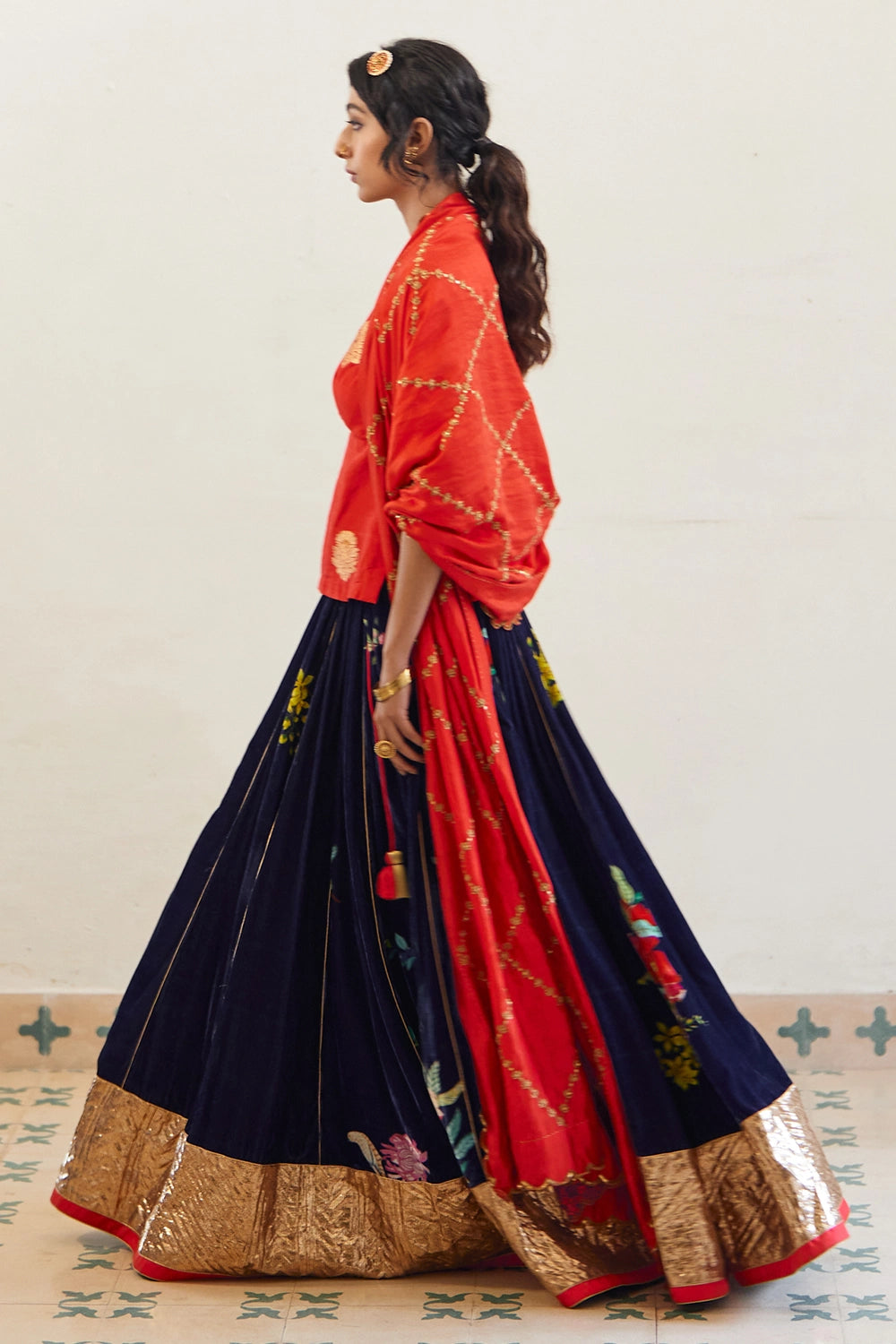 Laal Syahi Makhmal Lehenga Set