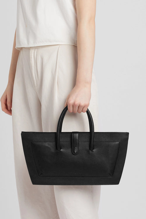 Frida Pebble Black Baguette Bag