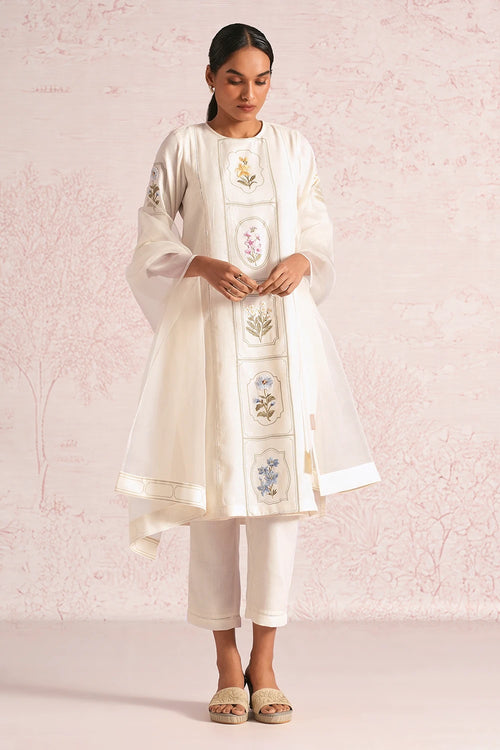 Garden Gallery Off White Aria Kurta And Pant Set
