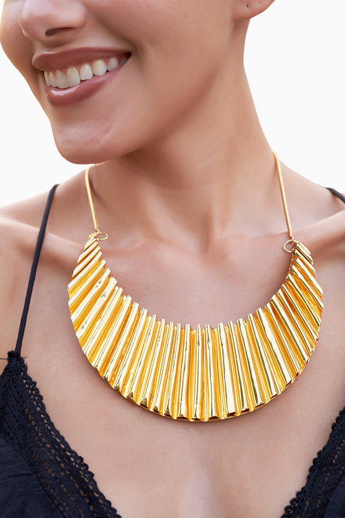 Ruffle Collar