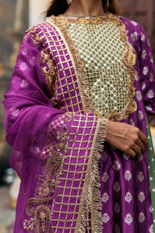 Kamandalu Suit