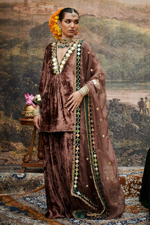 Makhmal Khayal Suit