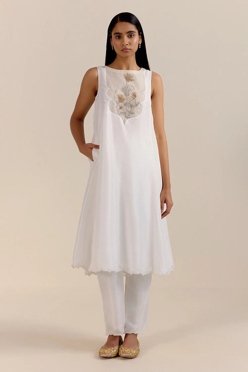 Jaigarh Sleeveless Kurta With Pants Set