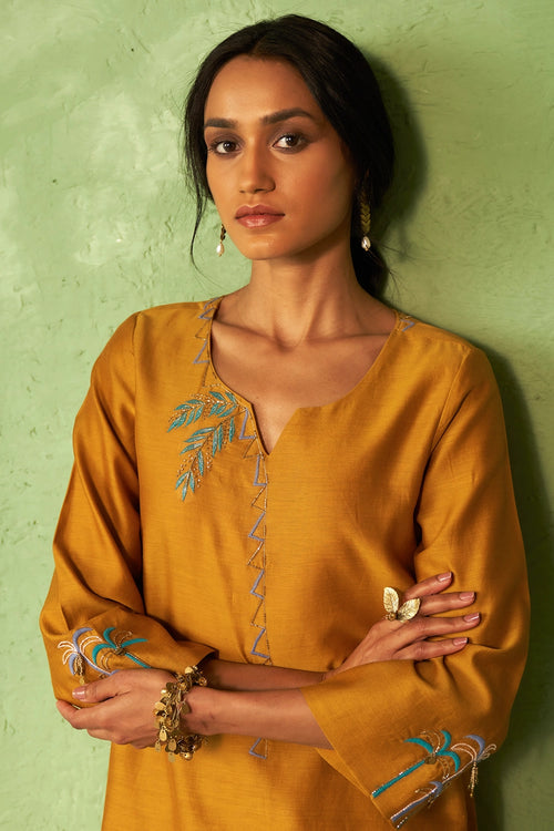 Kinaara Short Kurta Set
