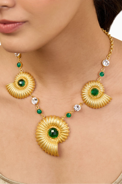 Gleam Shell Choker