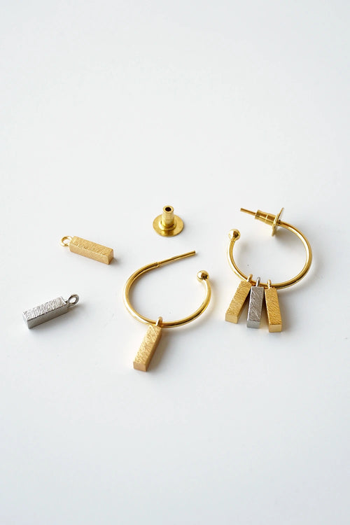 Oura Dash Golden Small Earrings