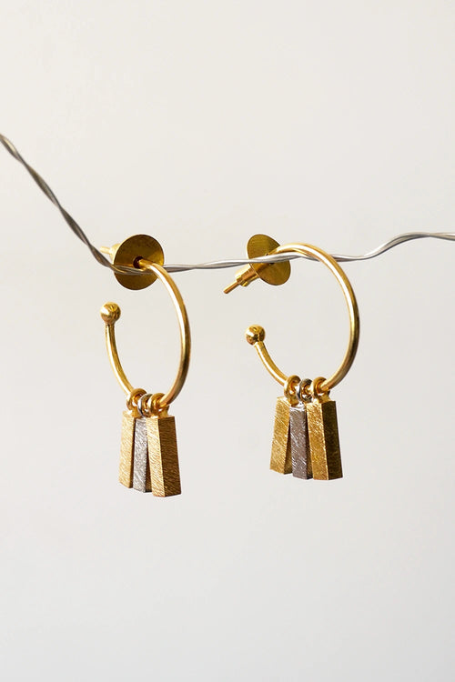 Oura Dash Golden Small Earrings