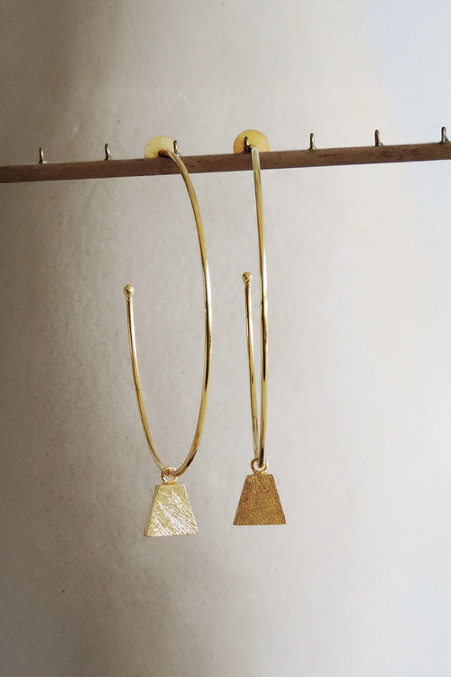 Oura Pyramid Golden Lage Earrings