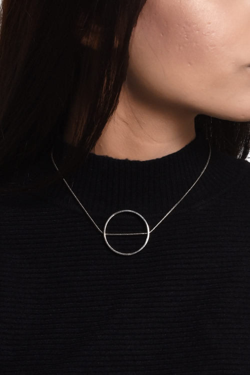 Slit A Circle Silver Neckpeice