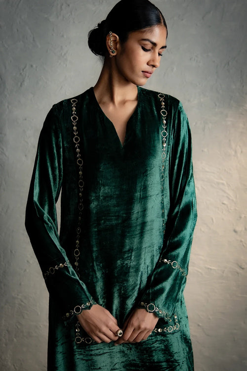 Maaya Velvet Green Kurta Set