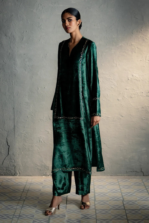 Maaya Velvet Green Kurta Set
