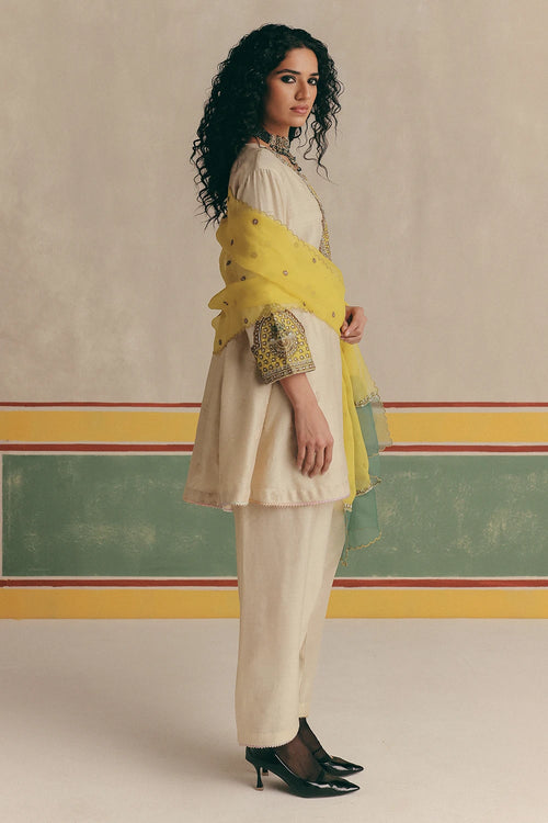 Ivory Chidiya Banarsi Kurta With Pants And Dupatta