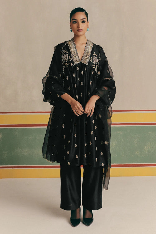 Raat Ki Rani Banarsi Kurta With Pants And Dupatta