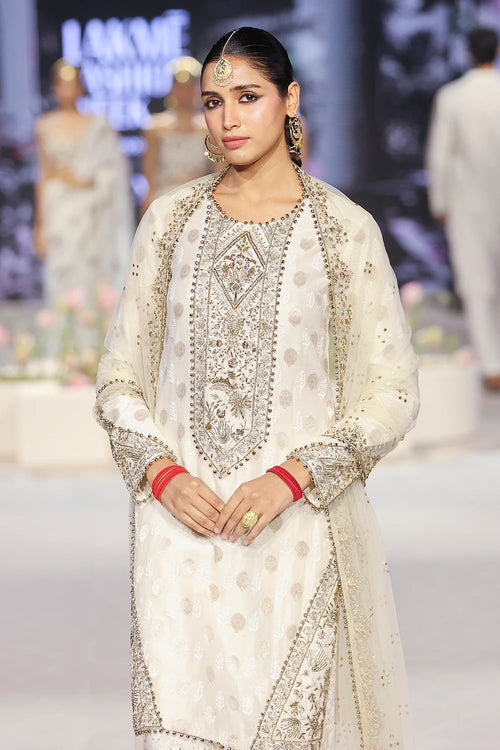 Gauhar Off White Straight Embroidered Yoke Kurta Set