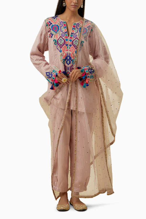 Onion Pink Short Kurta and Jogger Pants with Net Dupatta
