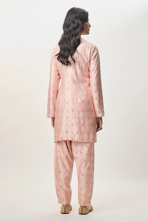 Farnaz Blush Pink Chiniya Silk Embroidered Yoke Kurta With Jogger Pant And Mukaish Net Dupatta